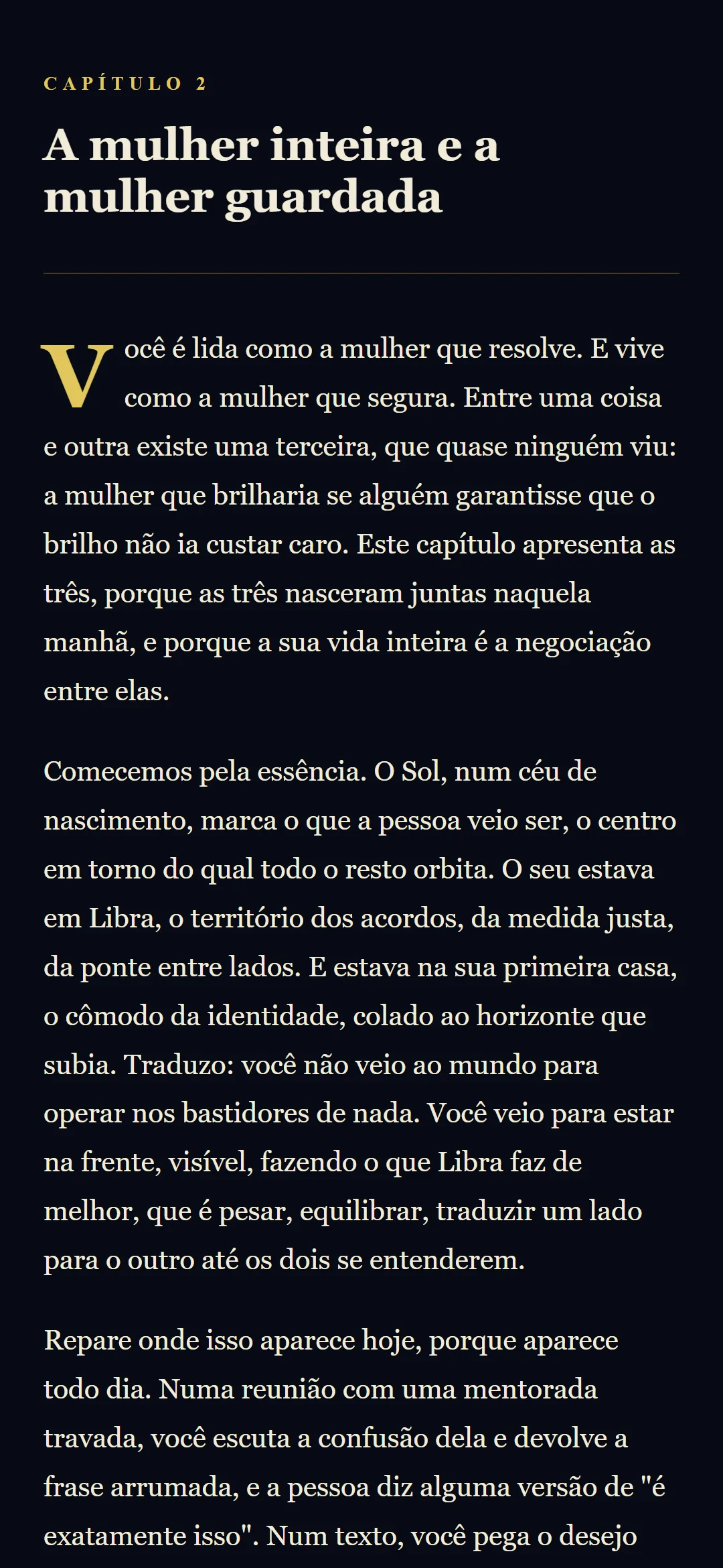 Pagina de texto corrido do livro, com letra capitular dourada